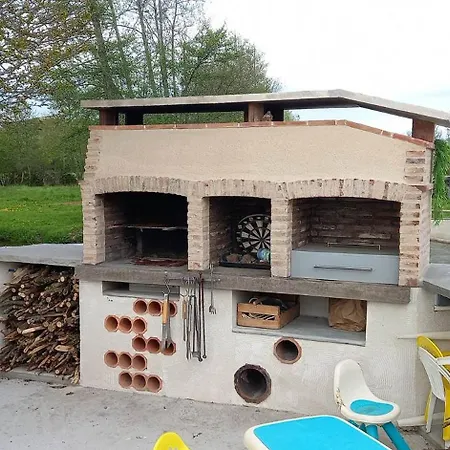 Emplacement Toile De Tente , Caravane , Car Camping Beaufay